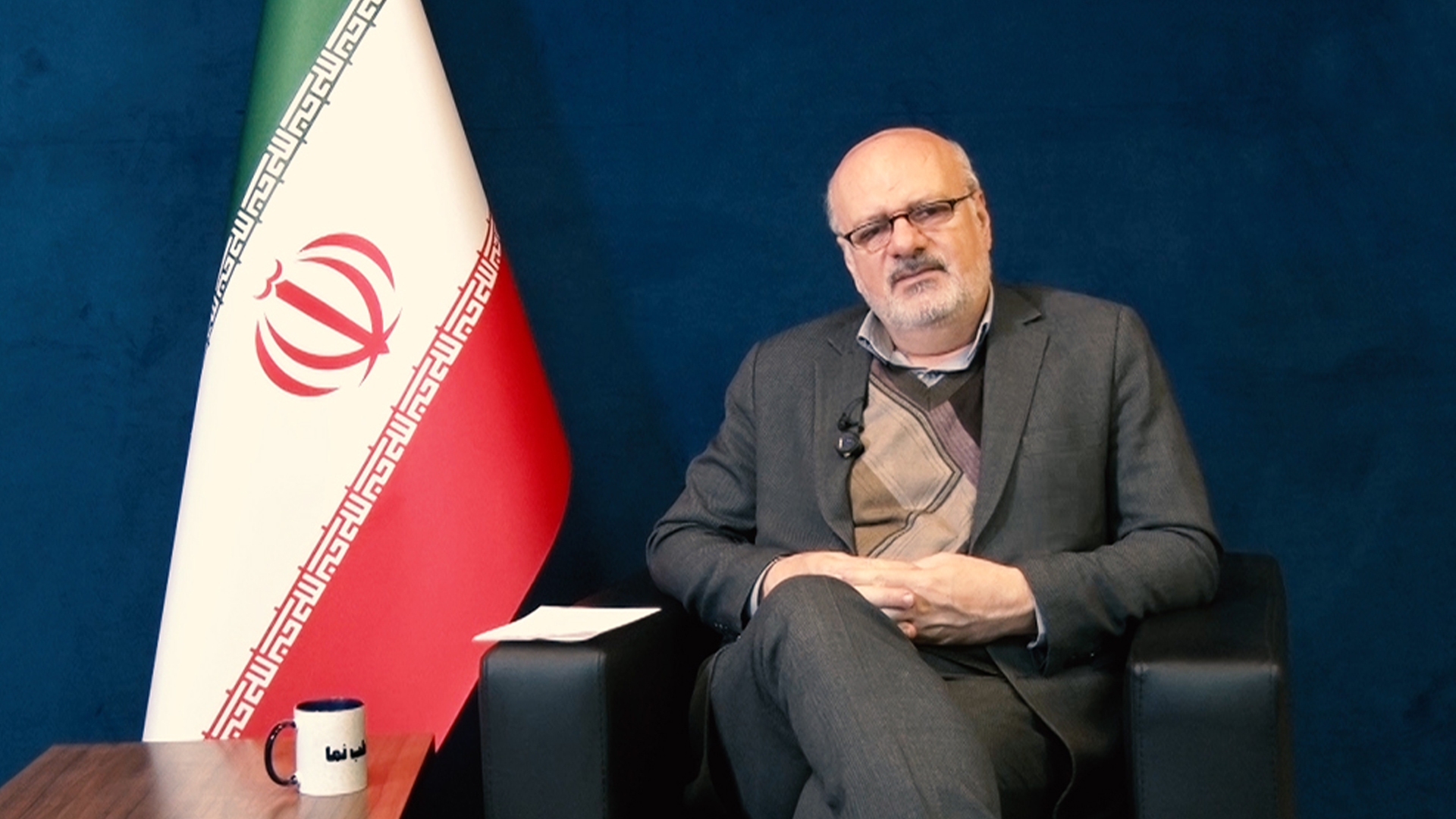 قطب نما - گفت و گوی زنده تصویری قطب نما - گفت و گوی زنده تصویری