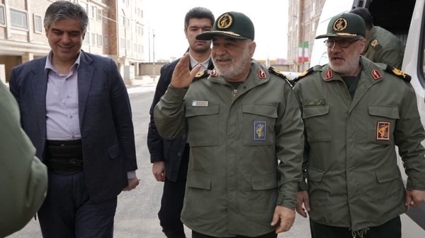 ۴۹۶ واحد مسکونی در اراک با حضور سرلشکر سلامی تحویل شد ۴۹۶ واحد مسکونی در اراک با حضور سرلشکر سلامی تحویل شد