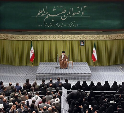 رهبر انقلاب در دیدار معلمان:جوانان باید منطق شعار مرگ بر آمریکا و اسراییل را بدانند رهبر انقلاب در دیدار معلمان:جوانان باید منطق شعار مرگ بر آمریکا و اسراییل را بدانند