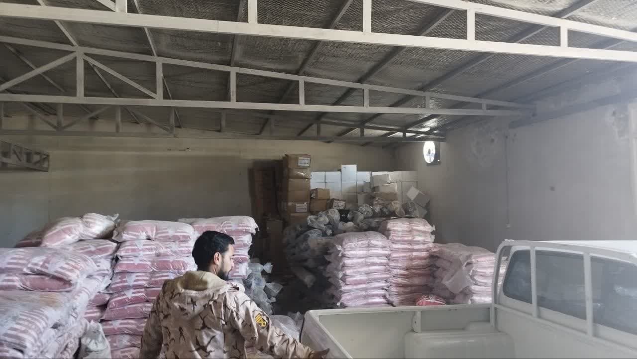 توزیع سومین محموله کمکرسانی قرارگاه قدس نیروی زمینی سپاه در بین سیلزدگان جنوب استان سیستان و بلوچستان توزیع سومین محموله کمکرسانی قرارگاه قدس نیروی زمینی سپاه در بین سیلزدگان جنوب استان سیستان و بلوچستان