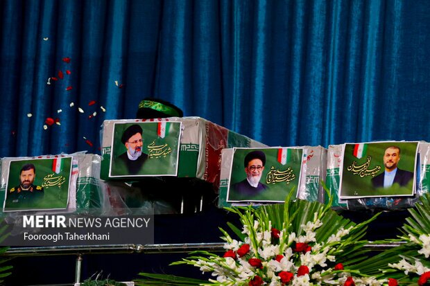 در مصلای امام خمینی(ره)؛وداع باشکوه مردم تهران با «شهدای خدمت» در مصلای امام خمینی(ره)؛وداع باشکوه مردم تهران با «شهدای خدمت»