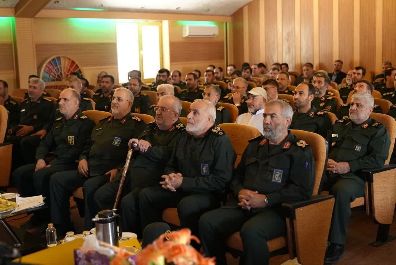 آیین تکریم و معارفه معاون مهندسی رزمی و پدافند غیرعامل نیروی زمینی سپاه برگزار شد آیین تکریم و معارفه معاون مهندسی رزمی و پدافند غیرعامل نیروی زمینی سپاه برگزار شد
