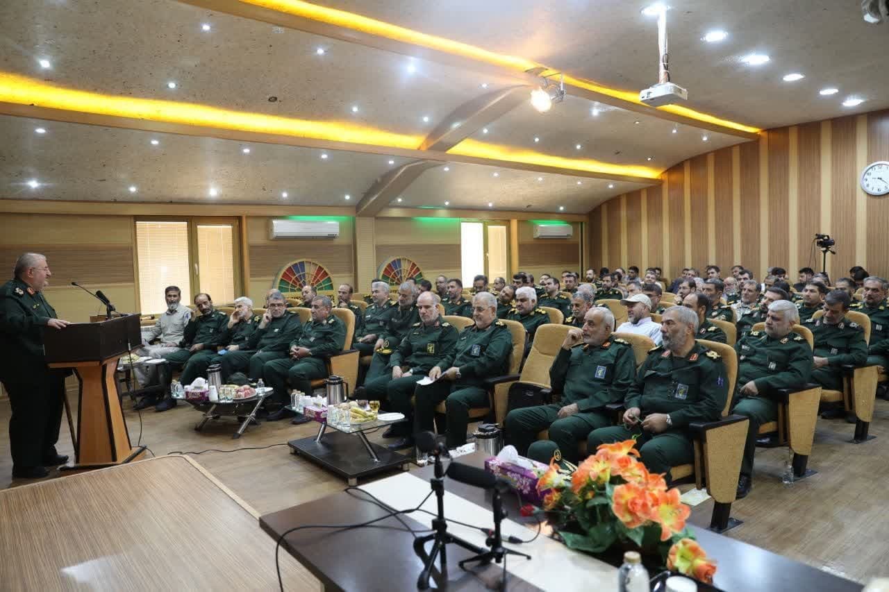 آیین تکریم و معارفه معاون مهندسی رزمی و پدافند غیرعامل نیروی زمینی سپاه برگزار شد آیین تکریم و معارفه معاون مهندسی رزمی و پدافند غیرعامل نیروی زمینی سپاه برگزار شد