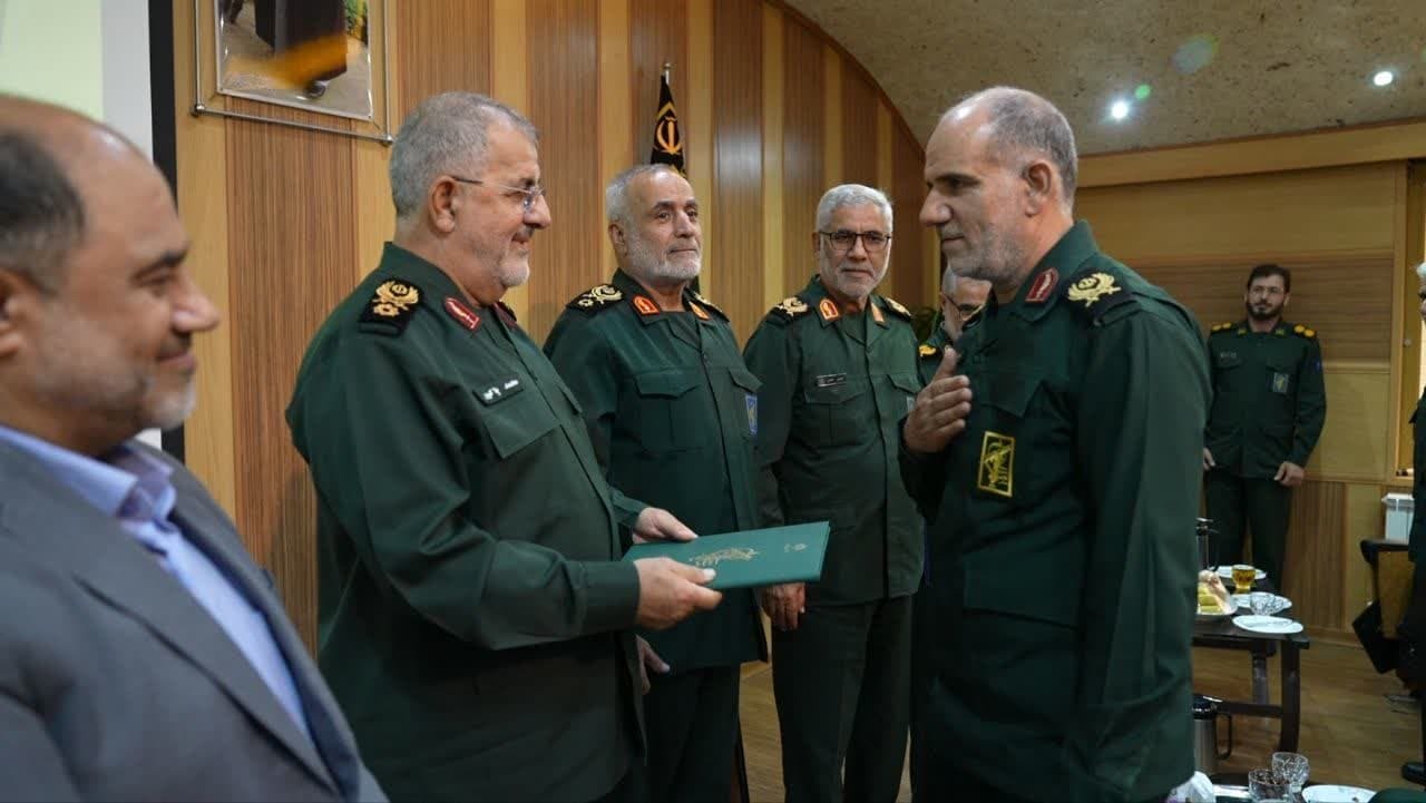 آیین تکریم و معارفه معاون مهندسی رزمی و پدافند غیرعامل نیروی زمینی سپاه برگزار شد آیین تکریم و معارفه معاون مهندسی رزمی و پدافند غیرعامل نیروی زمینی سپاه برگزار شد