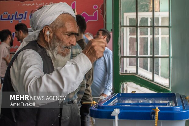 اصلح کسی است که به اقشار ضعیف توجه داشته باشد