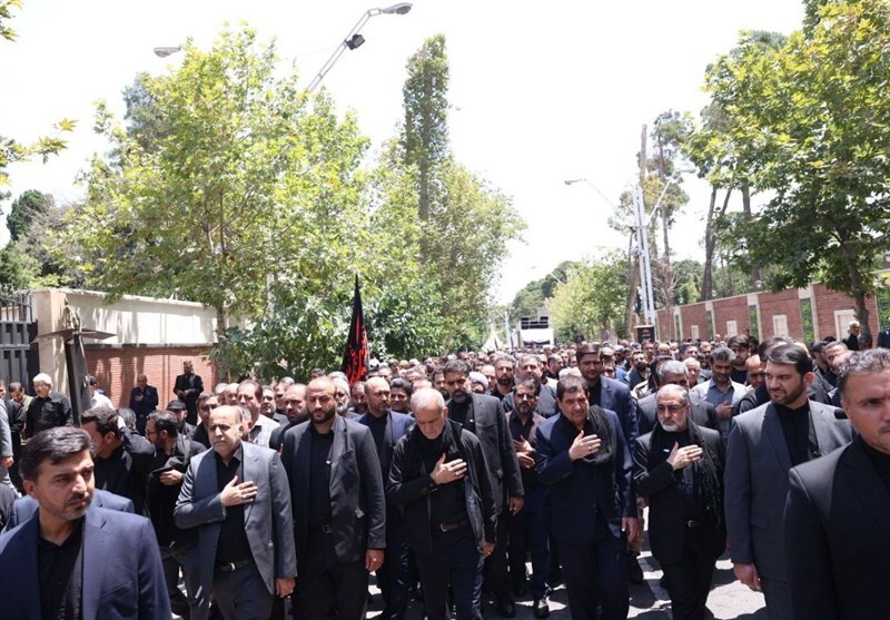 حضور مخبر و پزشکیان در اجتماع عزاداران نهاد ریاستجمهوری حضور مخبر و پزشکیان در اجتماع عزاداران نهاد ریاستجمهوری