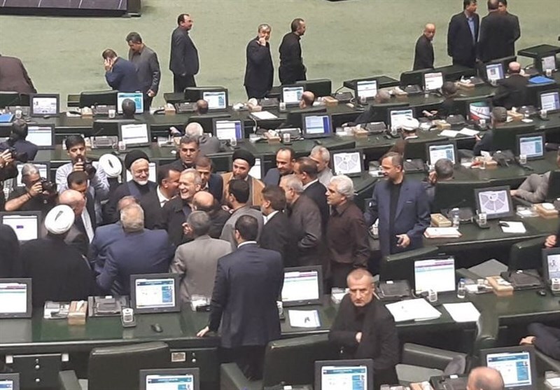 پزشکیان در جلسه علنی امروز مجلس حضور یافت پزشکیان در جلسه علنی امروز مجلس حضور یافت