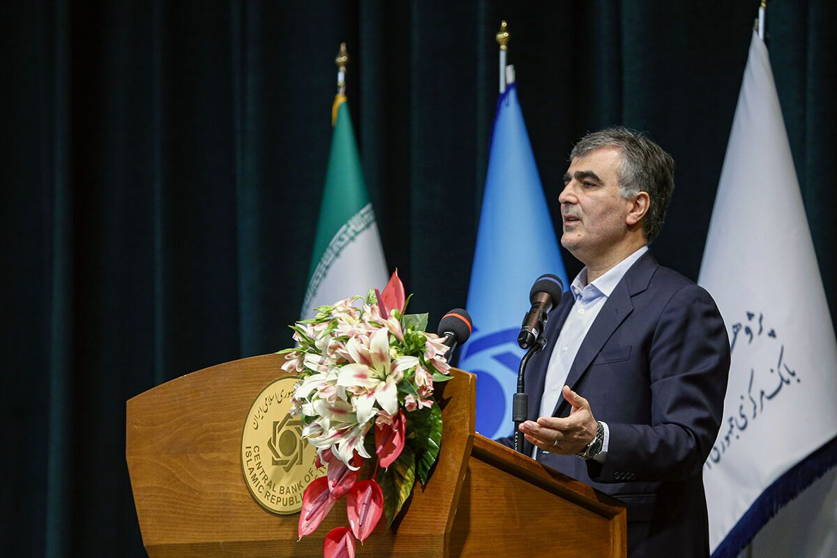 فرزین در همایش بانکداری اسلامی:
مهار تورم هدف اصلی بانک مرکزی است