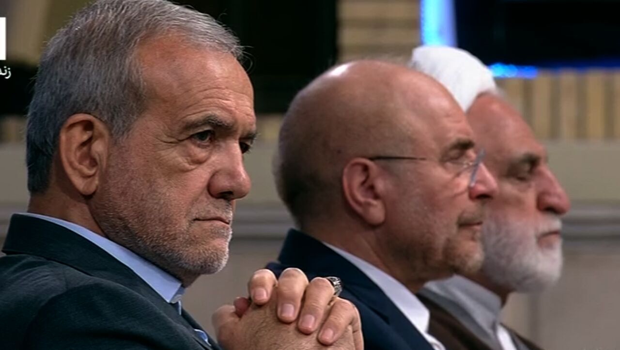 حضور سران قوا در مراسم گرامیداشت شهید حسن نصرالله در مصلای تهران حضور سران قوا در مراسم گرامیداشت شهید حسن نصرالله در مصلای تهران