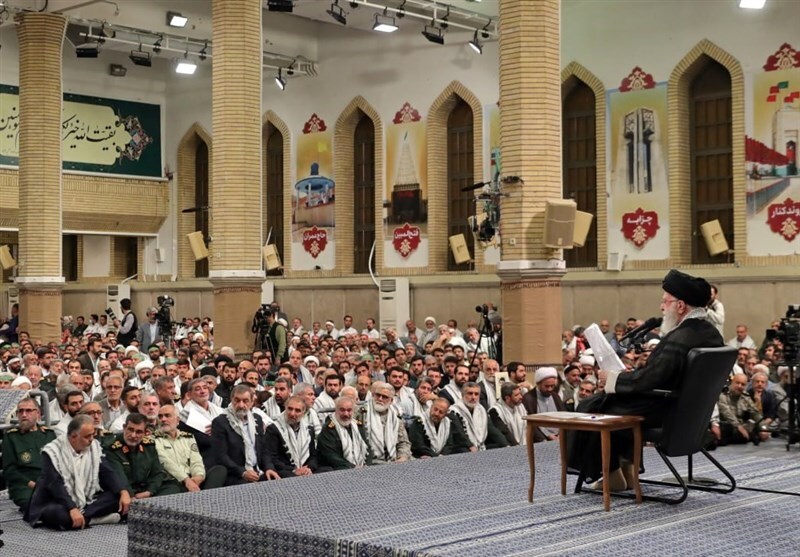 آغاز دیدار پیشکسوتان جهاد و مقاومت با امام خامنهای آغاز دیدار پیشکسوتان جهاد و مقاومت با امام خامنهای