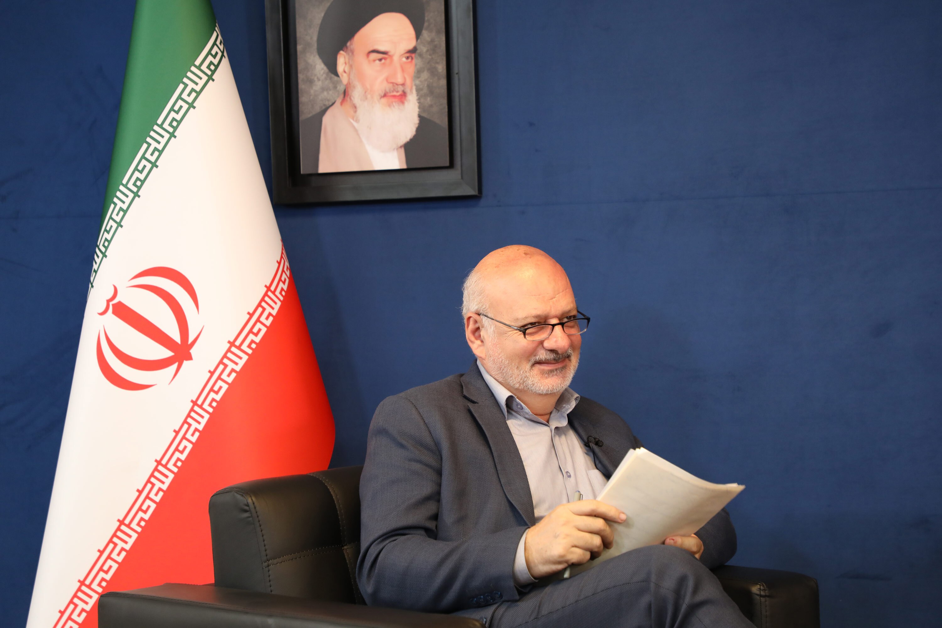 قطب نما - گفت و گوی زنده تصویری قطب نما - گفت و گوی زنده تصویری