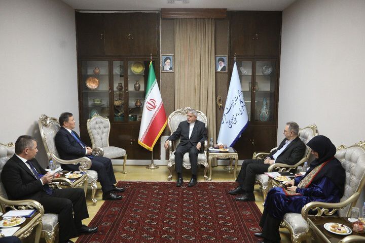 صالحی‌امیری تاکید کرد:
افزایش مدت لغو روادید و پرواز مستقیم بین ایران و قزاقستان؛ راهکار توسعه گردشگری