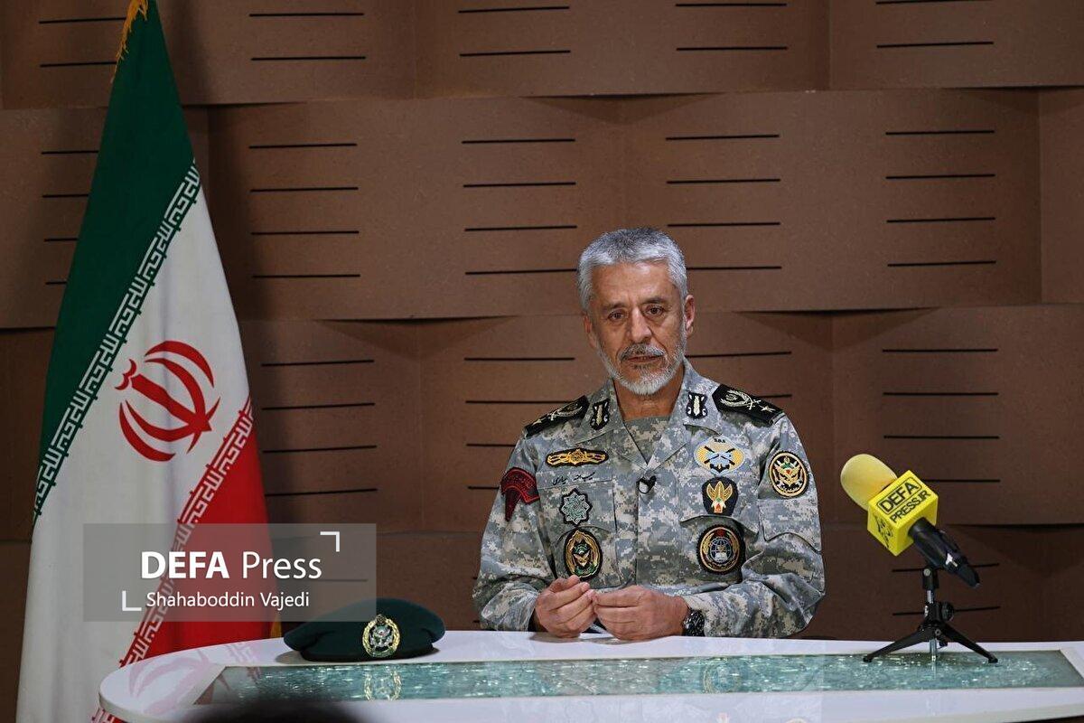 دریادار سیاری: نقش کلیدی جوانان در تقویت توان رزمی/ ورود نیروهای وظیفه مانند تزریق خون تازه به پیکره ارتش است
