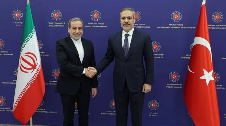 گفتگوی تلفنی عراقچی و فیدان درباره آخرین تحولات ایران