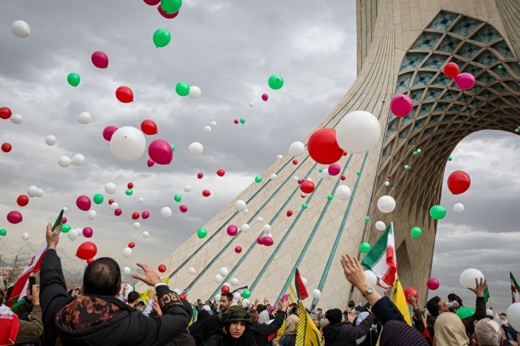 چرا در راهپیمایی 22بهمن شرکت میکنیم؟ چرا در راهپیمایی 22بهمن شرکت میکنیم؟