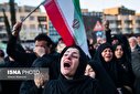 تجمع سوگواران رهبر شهید انقلاب در مقابل دانشگاه تهران