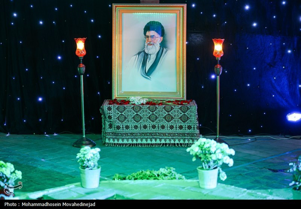 شعر بود، شاعران بودند، آه از آن صندلیِ خالی که صدر مجلس بود شعر بود، شاعران بودند، آه از آن صندلیِ خالی که صدر مجلس بود
