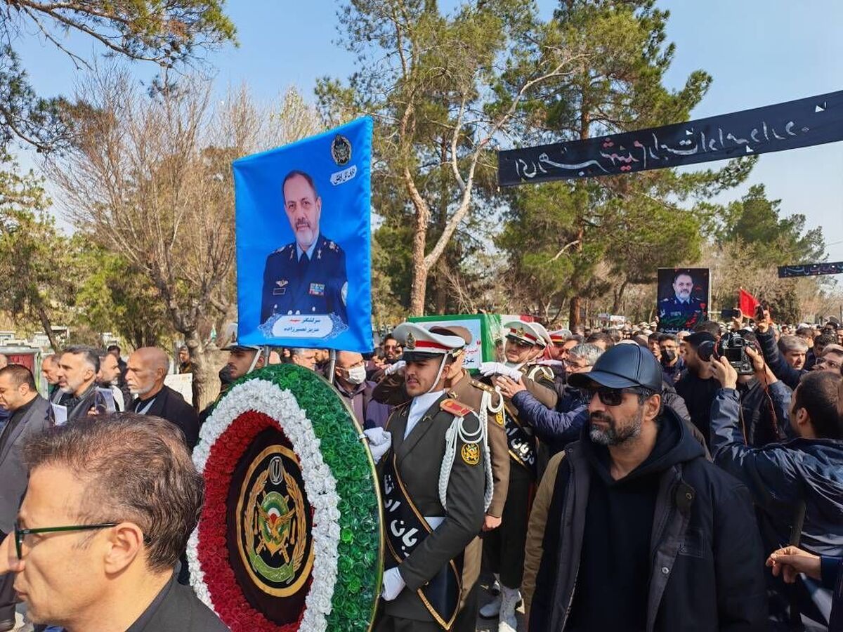 پیکر وزیر دفاع شهید در بهشت زهرا آرام گرفت + فیلم پیکر وزیر دفاع شهید در بهشت زهرا آرام گرفت + فیلم