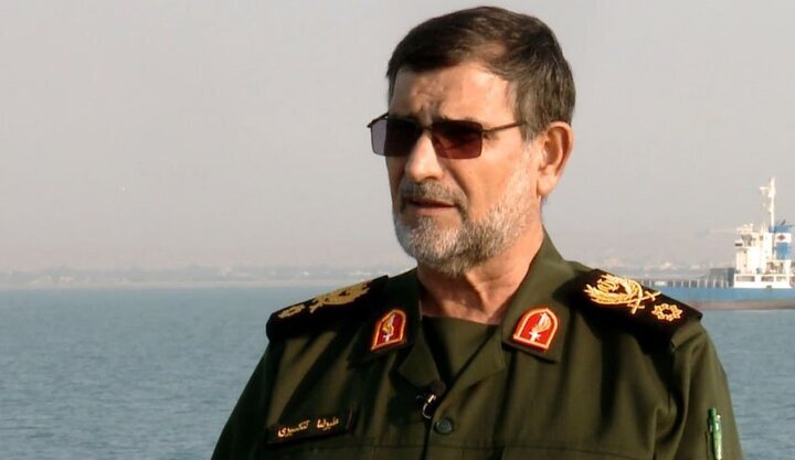 دریادار تنگسیری:چند نفتکش حامل نفت ایران کیلومترها دورتر رفع توقیف شد
