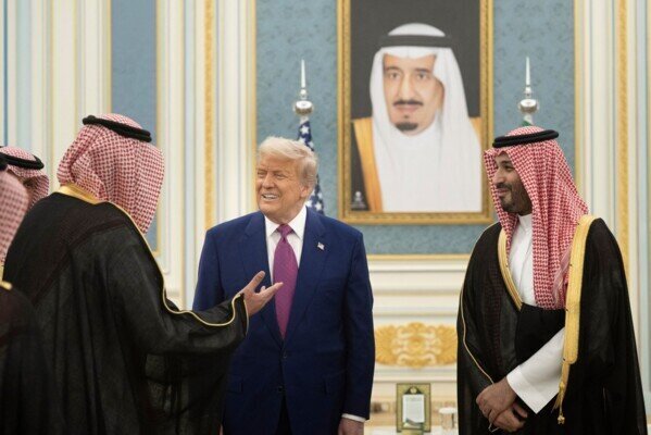  از تحقیر سازی استقلال تا ناجی سازی از آمریکا