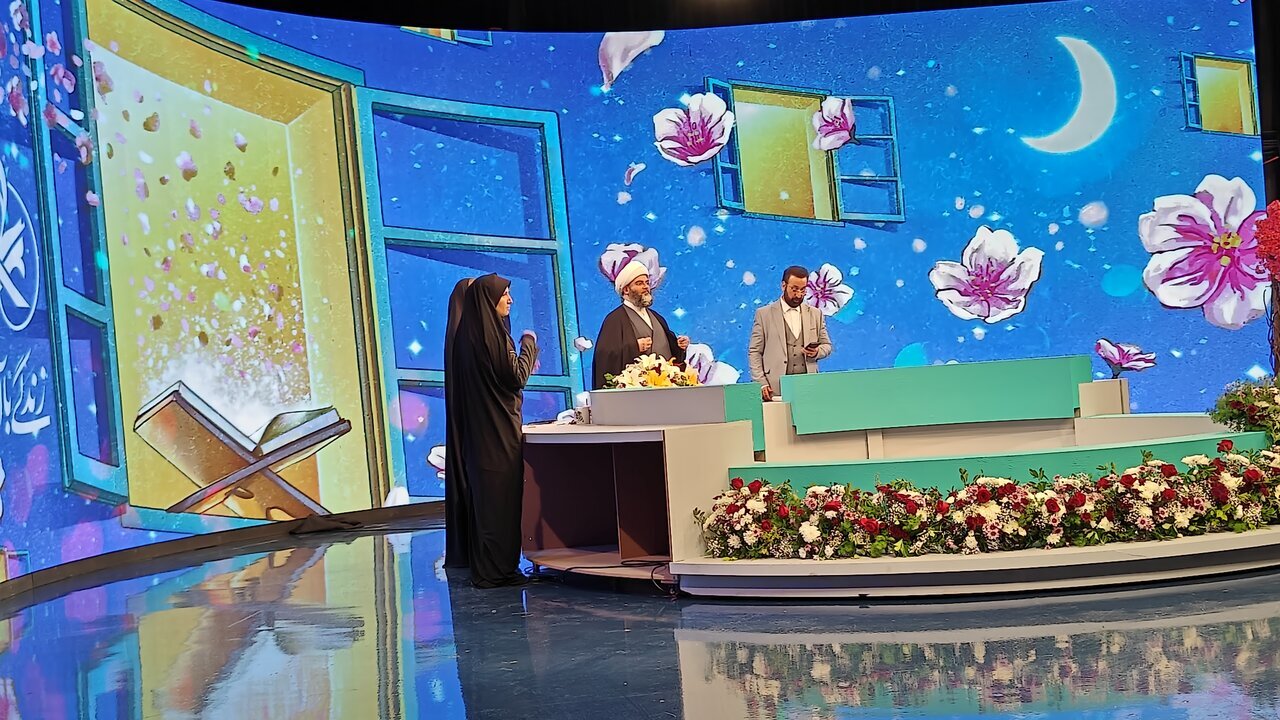 اختتامیه پویش «زندگی با آیه ها» برگزار شد اختتامیه پویش «زندگی با آیه ها» برگزار شد