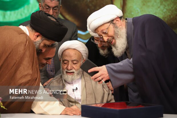 اختتامیه پویش «زندگی با آیه ها» برگزار شد اختتامیه پویش «زندگی با آیه ها» برگزار شد
