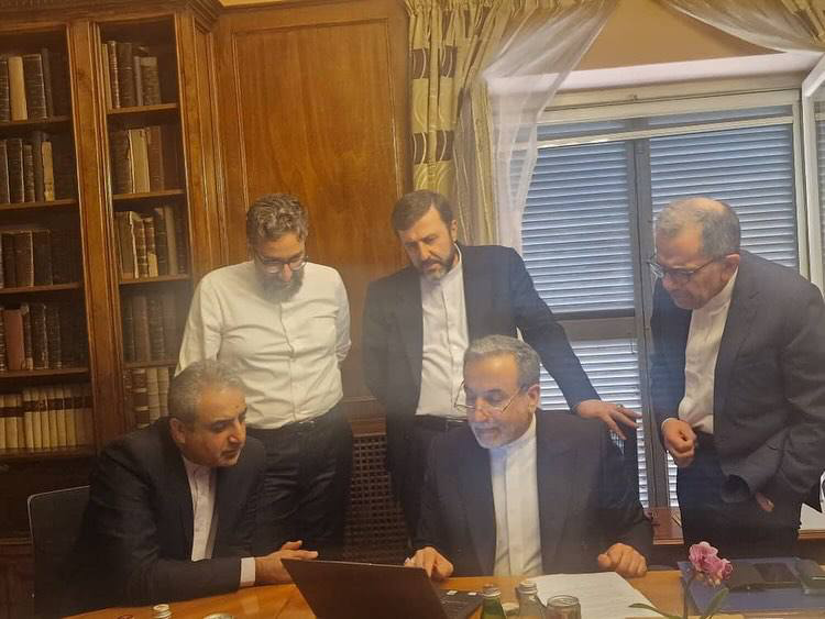تصاویری از تیم ایرانی در دومین دور مذاکرات غیر مستقیم در ایتالیا تصاویری از تیم ایرانی در دومین دور مذاکرات غیر مستقیم در ایتالیا