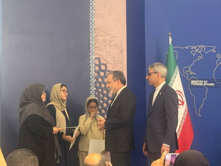 عراقچی: جنگ روایتها از جنگ واقعی سختتر و مهمتر است عراقچی: جنگ روایتها از جنگ واقعی سختتر و مهمتر است