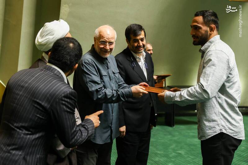 تقدیر از مدالآوران کشتی ایران در مجلس تقدیر از مدالآوران کشتی ایران در مجلس