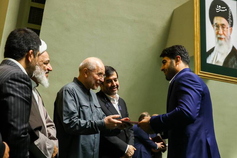 تقدیر از مدالآوران کشتی ایران در مجلس تقدیر از مدالآوران کشتی ایران در مجلس