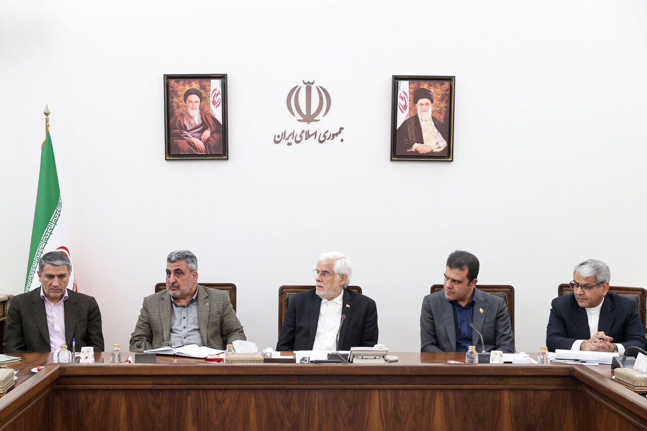 عارف: عقبماندگی در زمینه کاربردیسازی فناوریهای نوظهور را جبران کنیم عارف: عقبماندگی در زمینه کاربردیسازی فناوریهای نوظهور را جبران کنیم