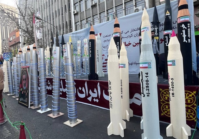 نمایش موشک و سانتریفیوژهای ایرانی در راهپیمایی ۱۳ آبان نمایش موشک و سانتریفیوژهای ایرانی در راهپیمایی ۱۳ آبان