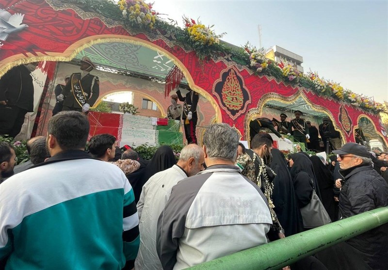 پیکرهای مطهر ۱۰۰ شهید گمنام در تهران تشییع شد پیکرهای مطهر ۱۰۰ شهید گمنام در تهران تشییع شد