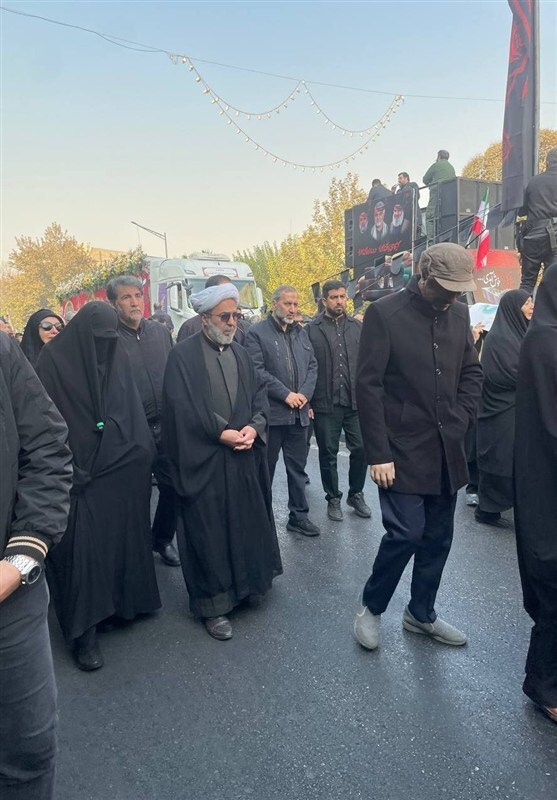 پیکرهای مطهر ۱۰۰ شهید گمنام در تهران تشییع شد پیکرهای مطهر ۱۰۰ شهید گمنام در تهران تشییع شد