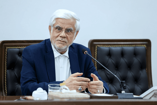 عارف: کاخ سفید به شعبه گزارش‌دهی تبدیل شده است