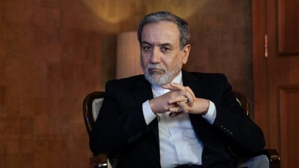 عراقچی: تردد کشتی‌های تجاری از تنگه هرمز با اجرای آتش‌بس در لبنان آزاد شد
