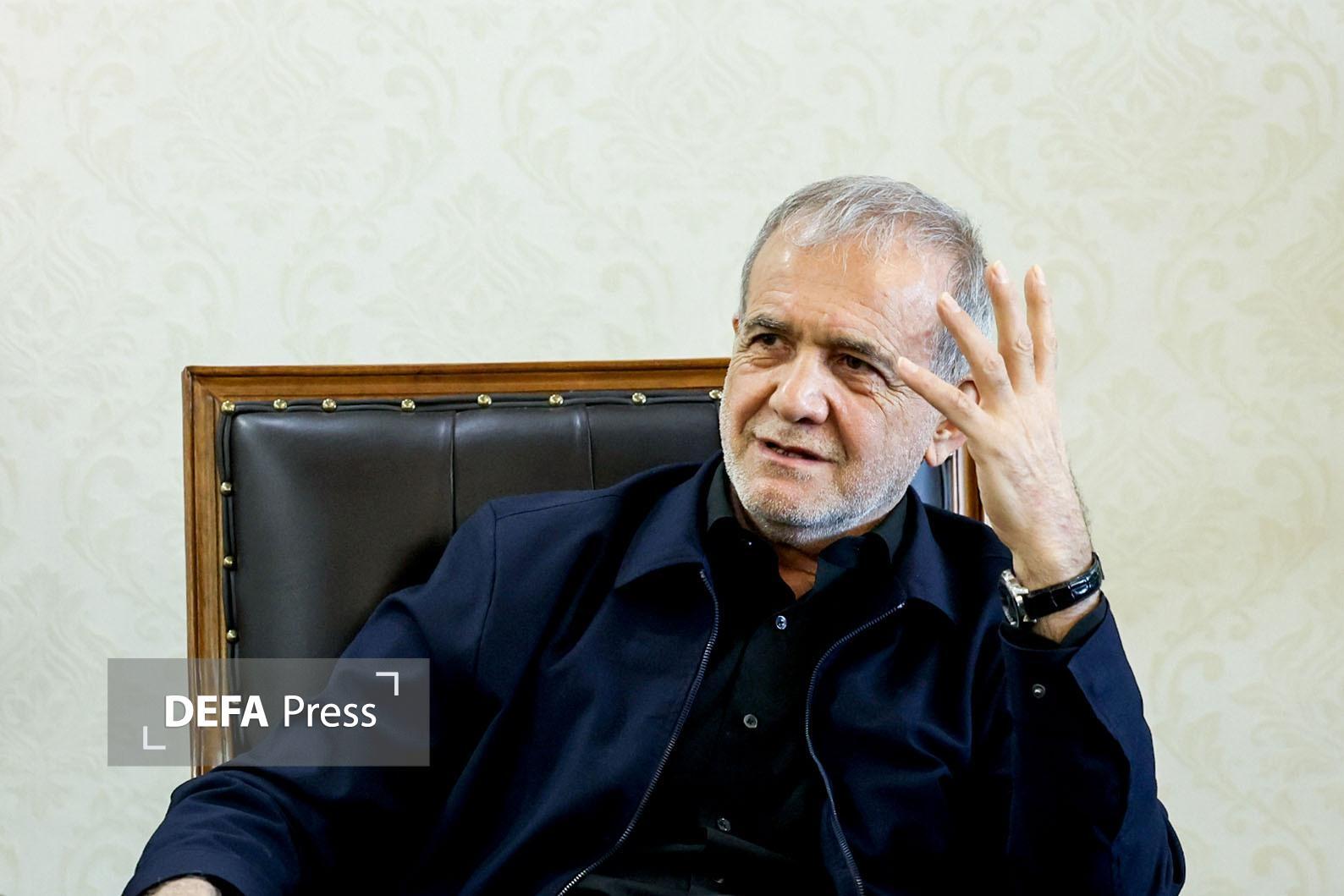 پزشکیان: ما در حال دفاع مشروع از خود هستیم/ قهرمان در برابر تهدید کشور سر خم نمی‌کند