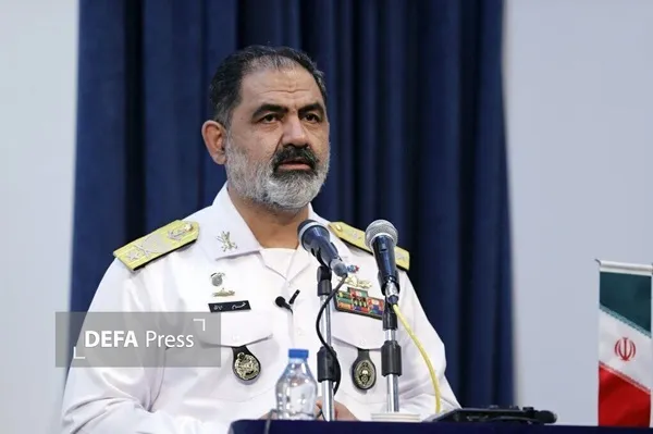 دریادار ایرانی: به‌زودی سلاحی رونمایی می‌کنیم که دشمن از آن وحشت کند