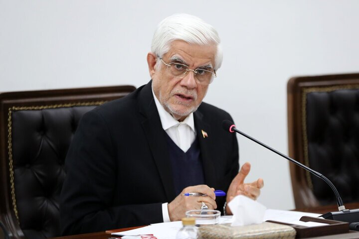 عارف: صنعت نفت در دوران جنگ درخشان ظاهر شد