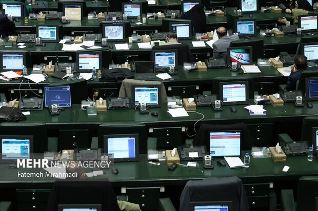۶۱ نماینده مجلس: هر روندی خارج از مطالبات امام امت، اتلاف فرصت است