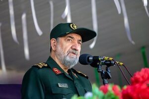 سرلشکر محسن رضایی:
اجازه نمی‌دهیم آمریکا با یک اقدام نمایشی از منطقه فرار کند