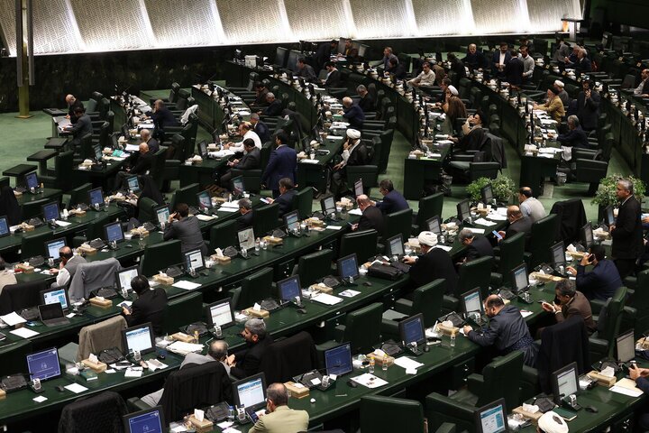نمایندگان مجلس در بیانیه‌ای؛
بدرقه‌ میلیونی قائد شهید امت، لرزه بر اندام قاتلان مردم ایران انداخت