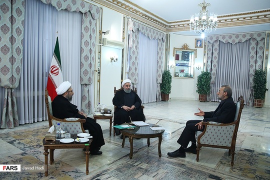 جلسه مشترک رئیس جمهور، رئیس قوه قضائیه و رئیس مجلس صبح شنبه بیستم آبان در حوزه ریاست قوه قضائیه برگزار شد. در این نشست که به میزبانی رئیس دستگاه قضا برگزار شد، سران سه قوه درباره مهم‌ترین مسائل کشور و منطقه با هم گفت‌وگو و تبادل نظر کردند