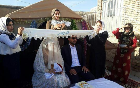 ندگی جاری‌ست؛
برگزاری مراسم ازدواج زوج زلزله زده در سرپل ذهاب