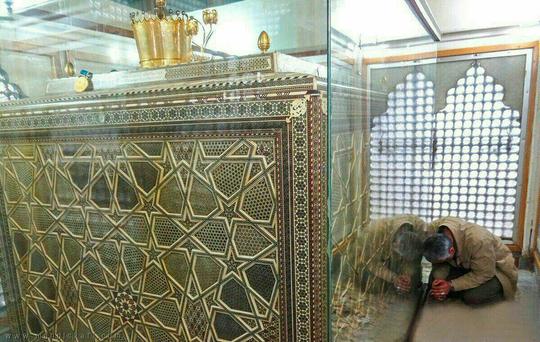 سردار فاتح عراق و شام حاج قاسم سلیمانی در حرم حضرت زینب (سلام الله علیها)
