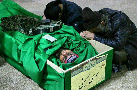 وداع غریبانه خانواده شهید مدافعِ حرمِ فاطمیون موسی حسینی در معراج شهدا تهران