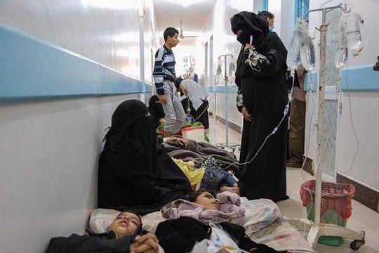  قربانیان وبا در یمن به ۲۲۱۹ نفر رسید.
سازمان بهداشت جهانی امروز با انتشار گزارشی اعلام کرد: از ۲۷ آوریل سال جاری میلادی، ۹۶۲ هزار و۵۳۶ مورد ابتلا به بیماری وبا در یمن مشاهده شده است