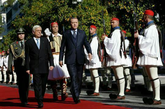 سان دیدن اردوغان از گارد تشریفات یونان - آتن
اولین سفر یک رییس جمهور ترکیه به یونان بعد از 65 سال