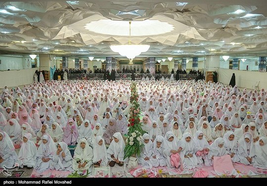 مراسم جشن تکلیف دختران دانش آموز در حرم حضرت معصومه(س)