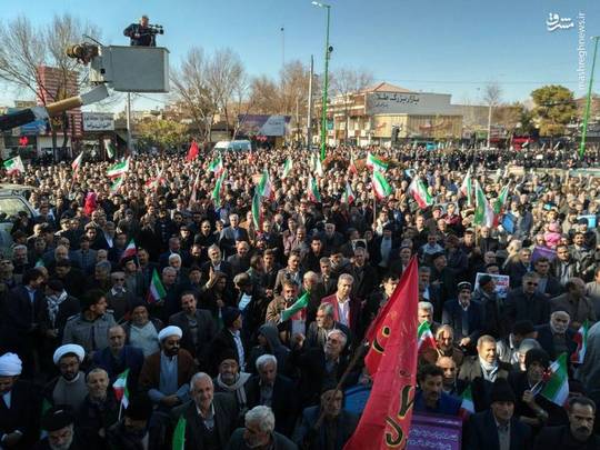 راهپیمایی مردم خمینی شهر علیه آشوبگران
